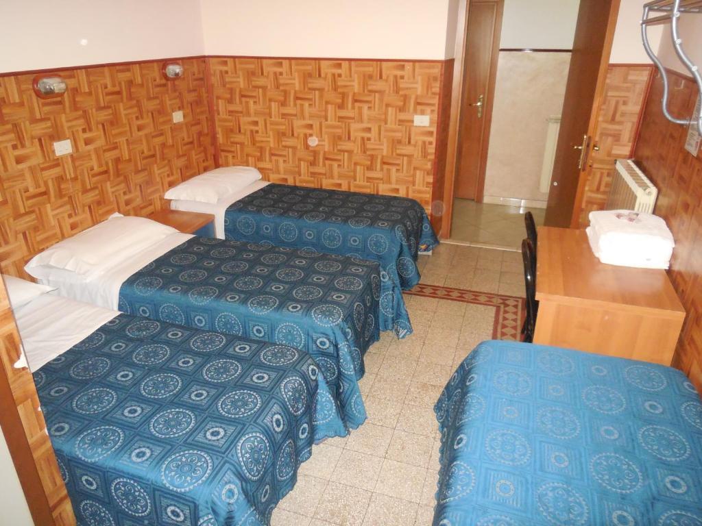 Cressy Hotel Rome Bilik gambar
